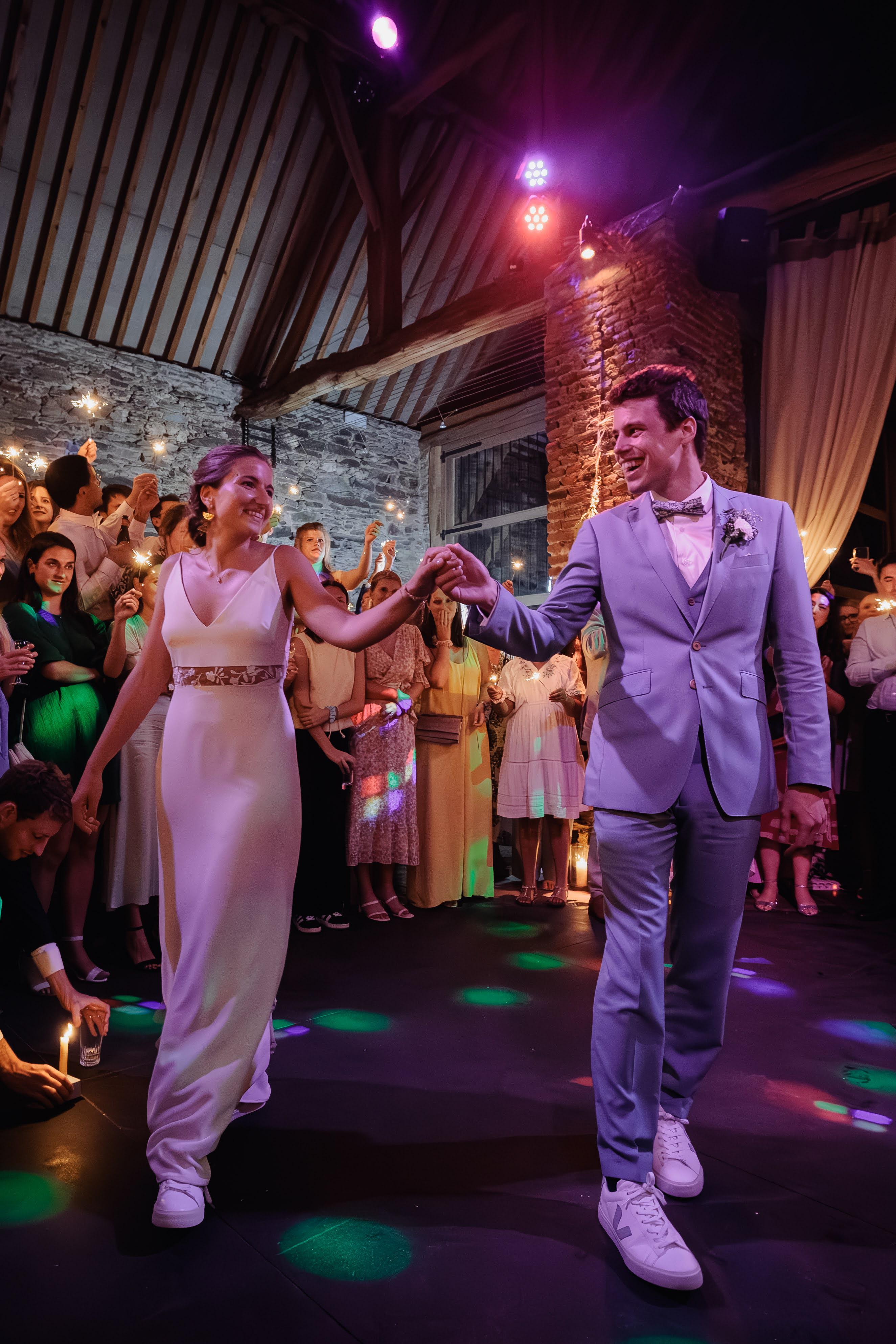 Mariée faisant une révérence